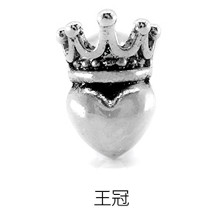 王冠ブラックハートピアス