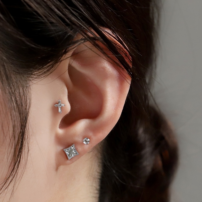 軟骨ピアス 16G ボディピアス スクエア 四角 シンプル スタイリッシュ ストレートバーベル サージカルステンレス 片耳用 | 凛 RIN | 08