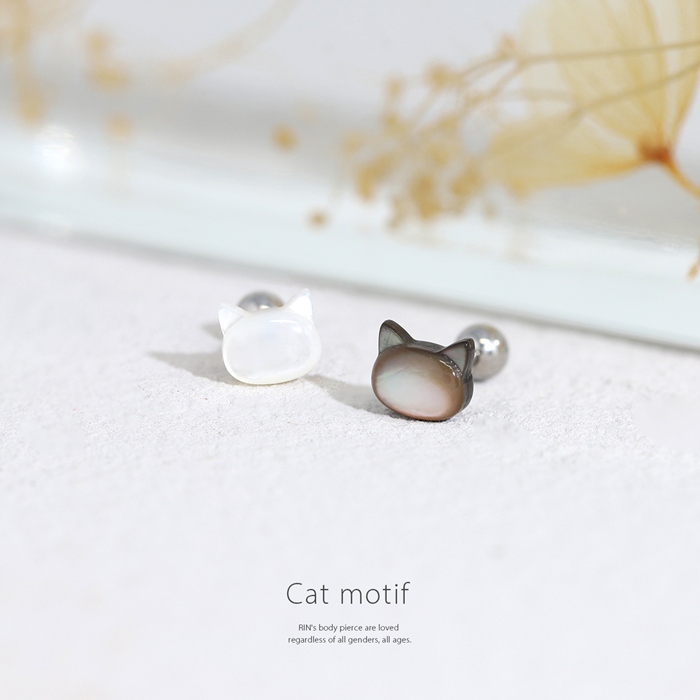 天然シェル素材の猫ピアス