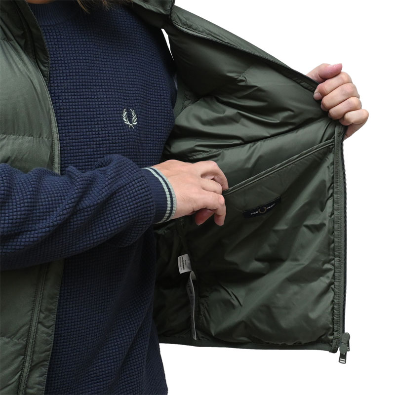FRED PERRY（フレッドペリー） 中綿ベスト メンズ インサレーテッド
