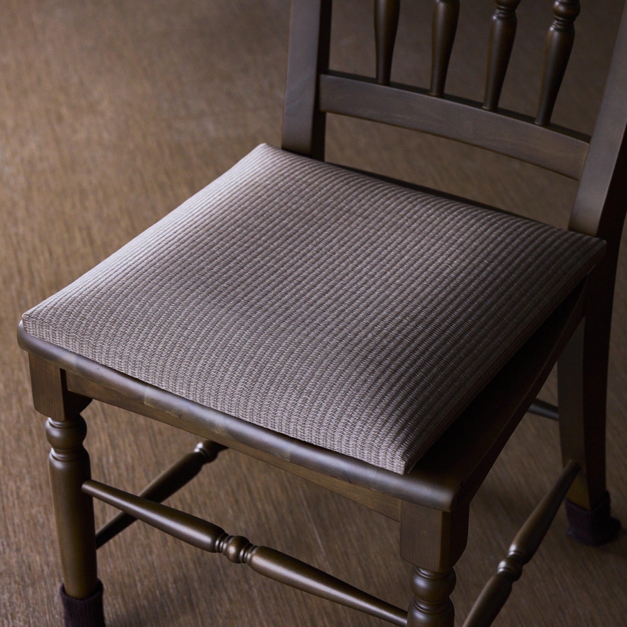 畳クッション 39×39cm 厚さ5cm 4枚 国産 チェアクッション ソファ 樹脂畳 水拭きOK 和モダン 高反発 置き座布団 すべり止め 座椅子 座敷 居酒屋 宴会場 美禅の画像