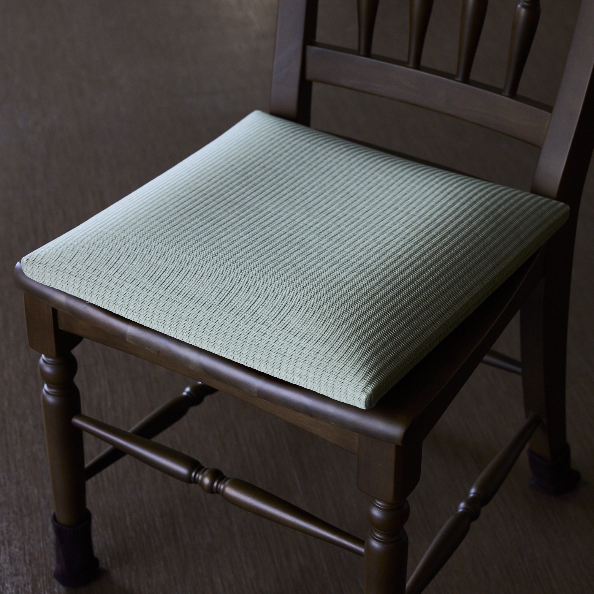 畳クッション 39×39cm 厚さ5cm 4枚 国産 チェアクッション ソファ 樹脂畳 水拭きOK 和モダン 高反発 置き座布団 すべり止め 座椅子 座敷 居酒屋 宴会場 美禅の画像