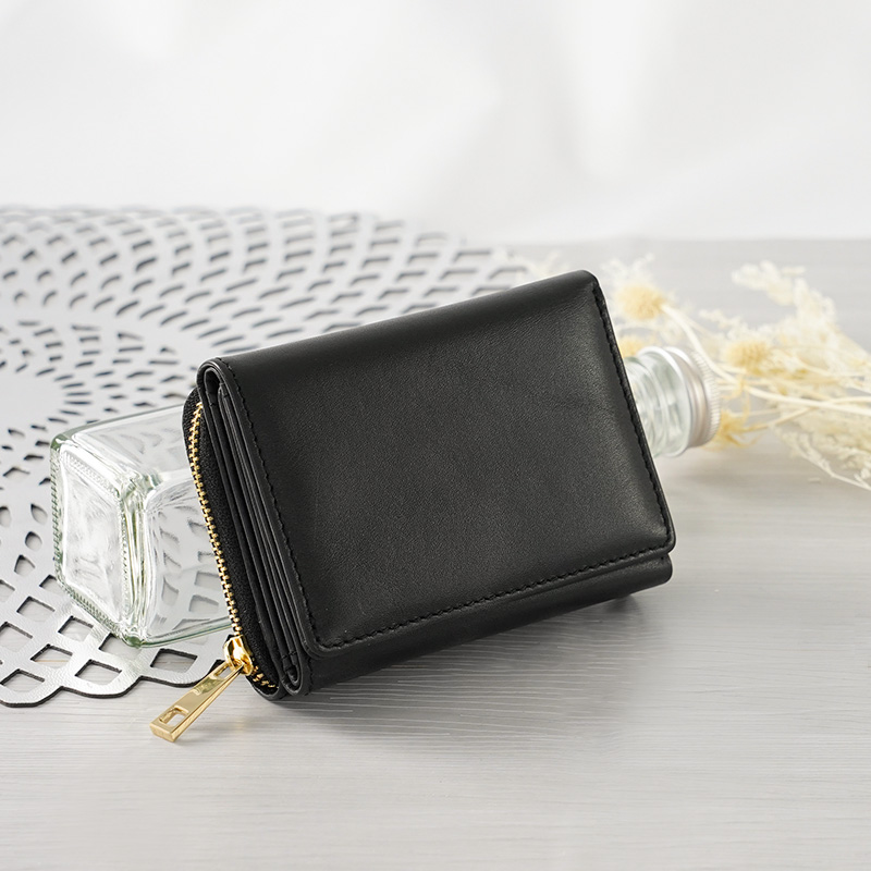 アイテム勢ぞろい ｟ミニ財布｠ブラック 黒 高級感レザー コインケース