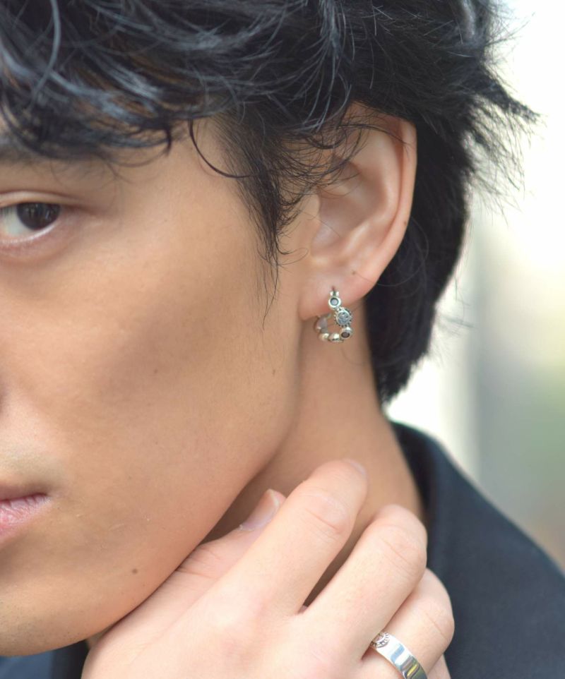 LION HEART（ライオンハート） LEO シャープフープピアス ブラック