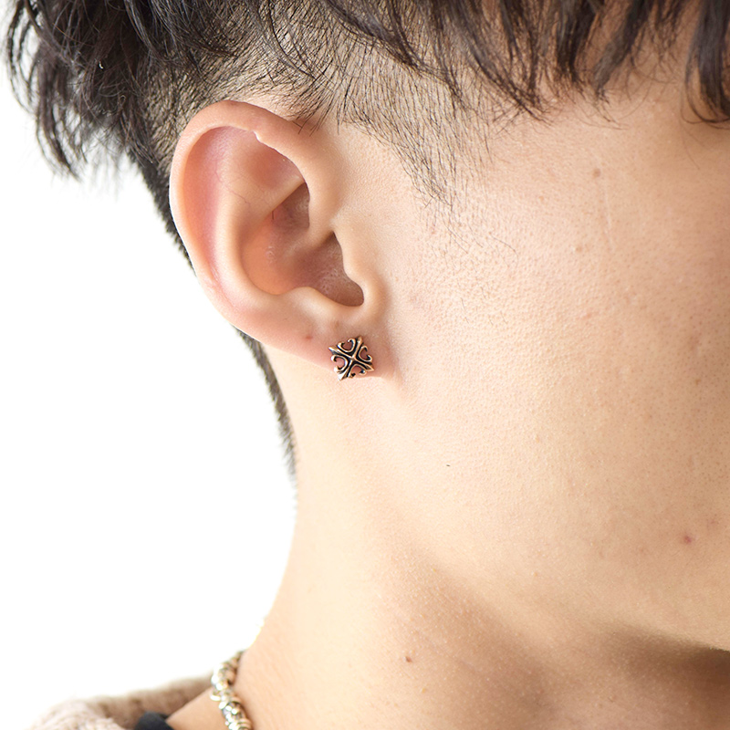 Lord Camelot（ロードキャメロット） フレアクロス スタッド ピアス