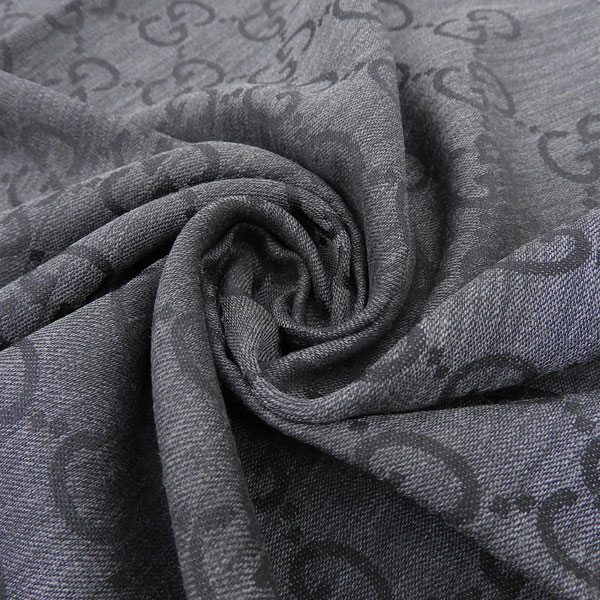 グッチ ストール 女性 レディース プレゼントGUCCI GG柄 ダークグレー 1659043g6461100 ギフトケース付き ブランド GUCCI（グッチ） マフラー ストール レディース グレー GG 冬 可愛い