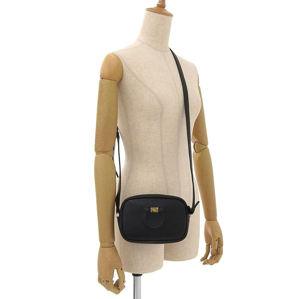 新品 フェラガモ FERRAGAMO ショルダーバッグ CITY シティ クミン FERRAGAMO（フェラガモ） サルヴァトーレフェラガモ GANCIO CITY