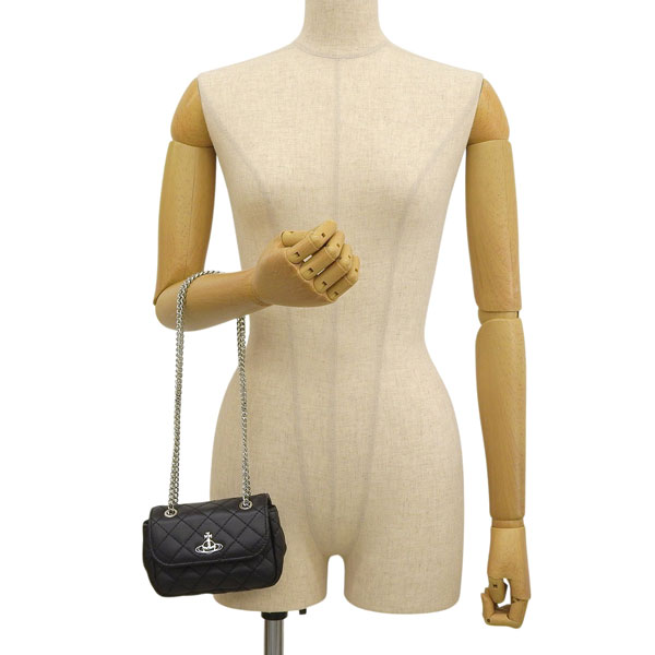き*姉様 Vivienne Westwood ブラックショルダーバッグ Vivienne Westwood（ヴィヴィアンウエストウッド） バッグ レディース