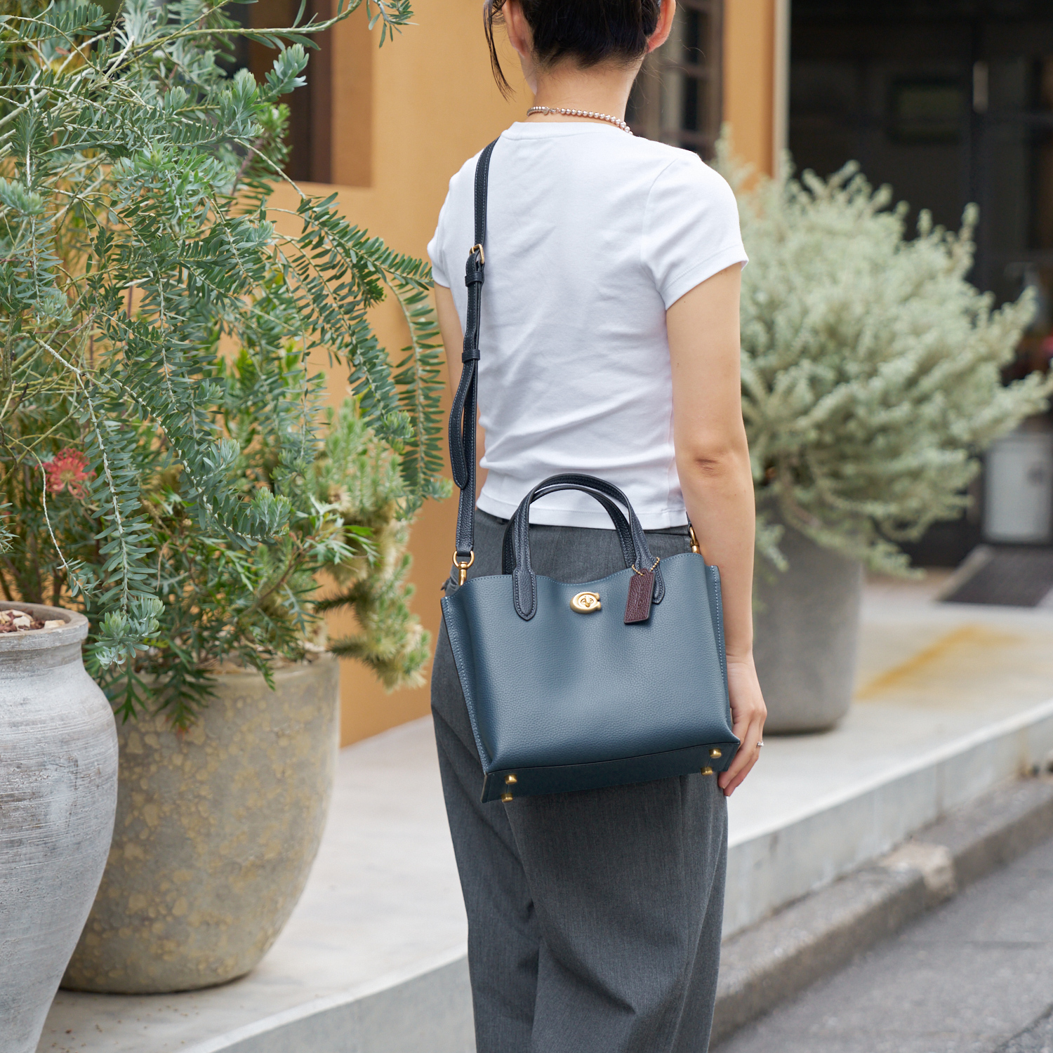 特価セール コーチ ショルダーバッグ 2WAY トートバッグ レディース レザー デニム CB WILLOW TOTE 24 C8561B4DE  COACH : c8561b4de : FASCINO(ファッシノ)Yahoo!店 - 通販 - Yahoo!ショッピング