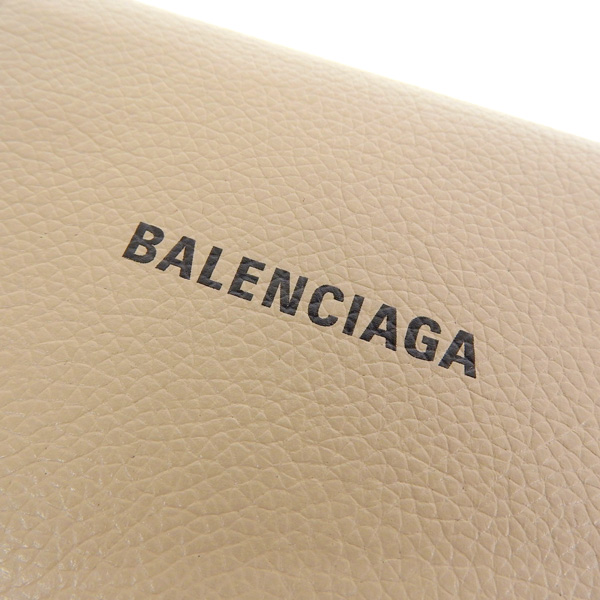 【美品】BALENCIAGA(バレンシアガ) 二つ折り財布 ベージュ ロゴ 美品】BALENCIAGA(バレンシアガ) 二つ折り財布 ベージュ ロゴ
