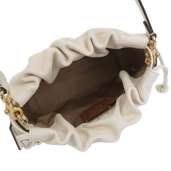 COACH レディースショルダーバッグ（色：ベージュ系）｜バッグ