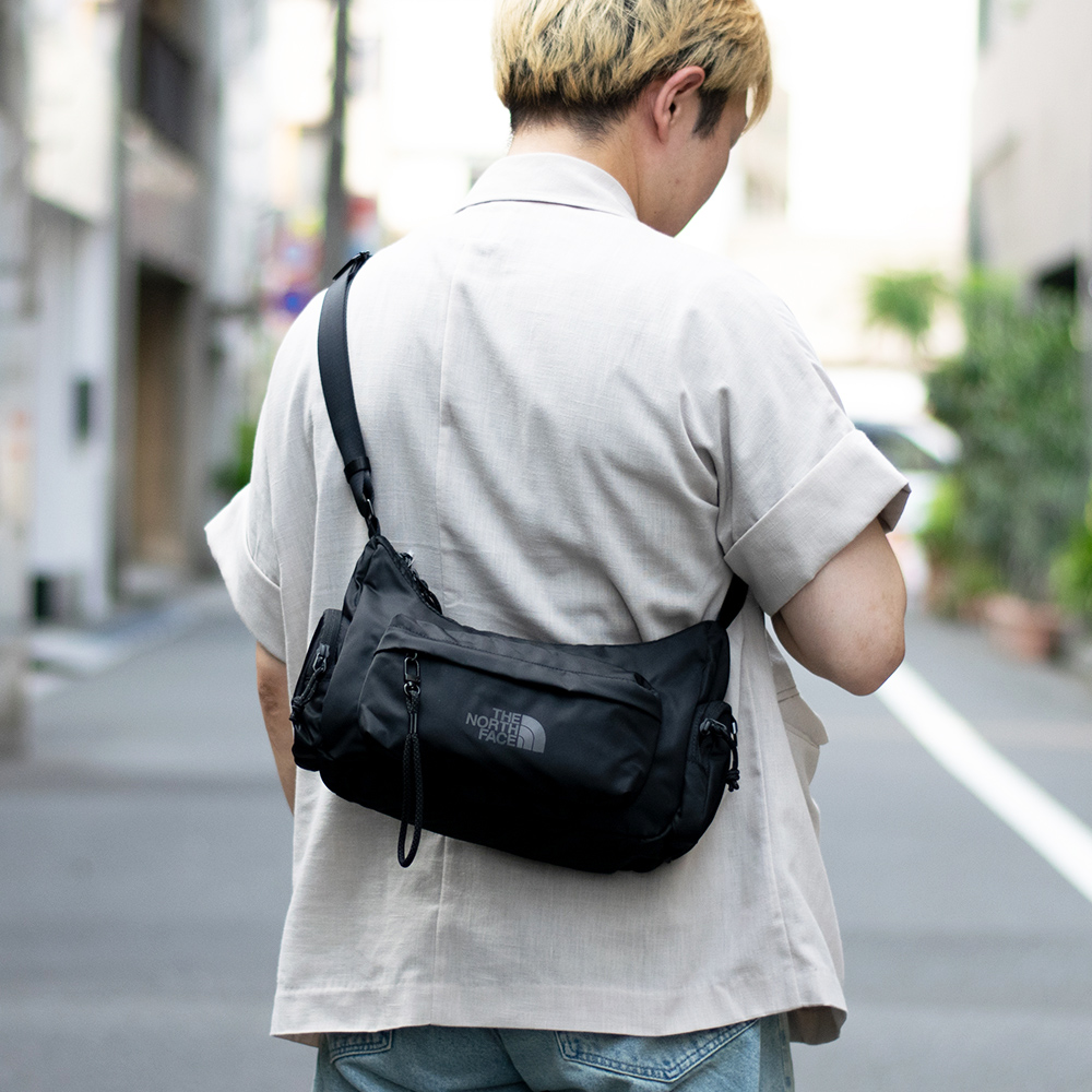 THE NORTH FACE ブラックショルダーバッグ　NN2PR10J 黒 THE NORTH FACE ザノースフェイス バッグ メンズ レディース