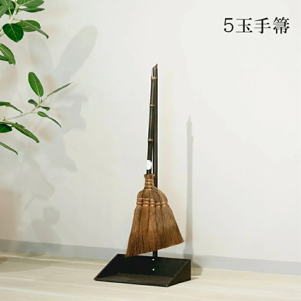 山本勝之助商店】手作り木製ちりとり 無垢(紀州檜)・ブラウン/&7玉長柄