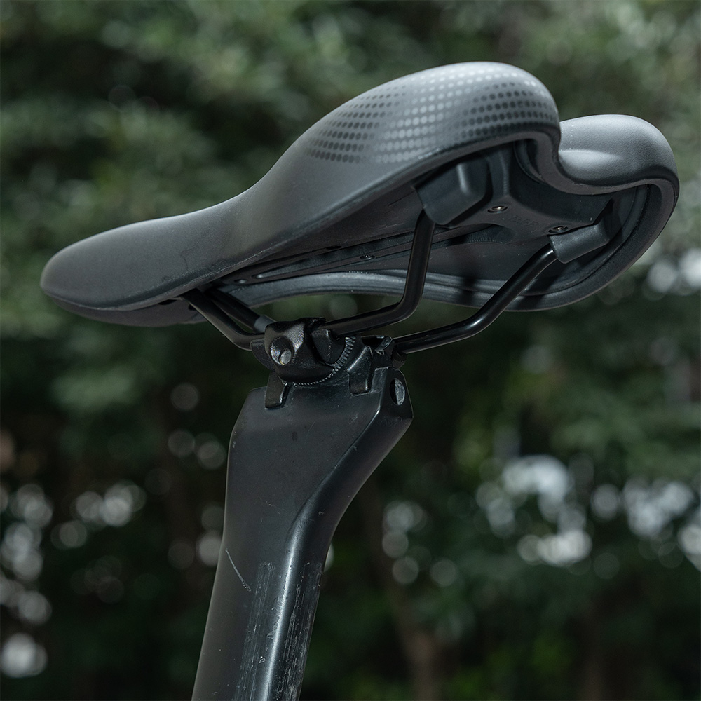 ROCKBROS 自転車 サドル 痛くない クッション 衝撃吸収 中空構造 撥水