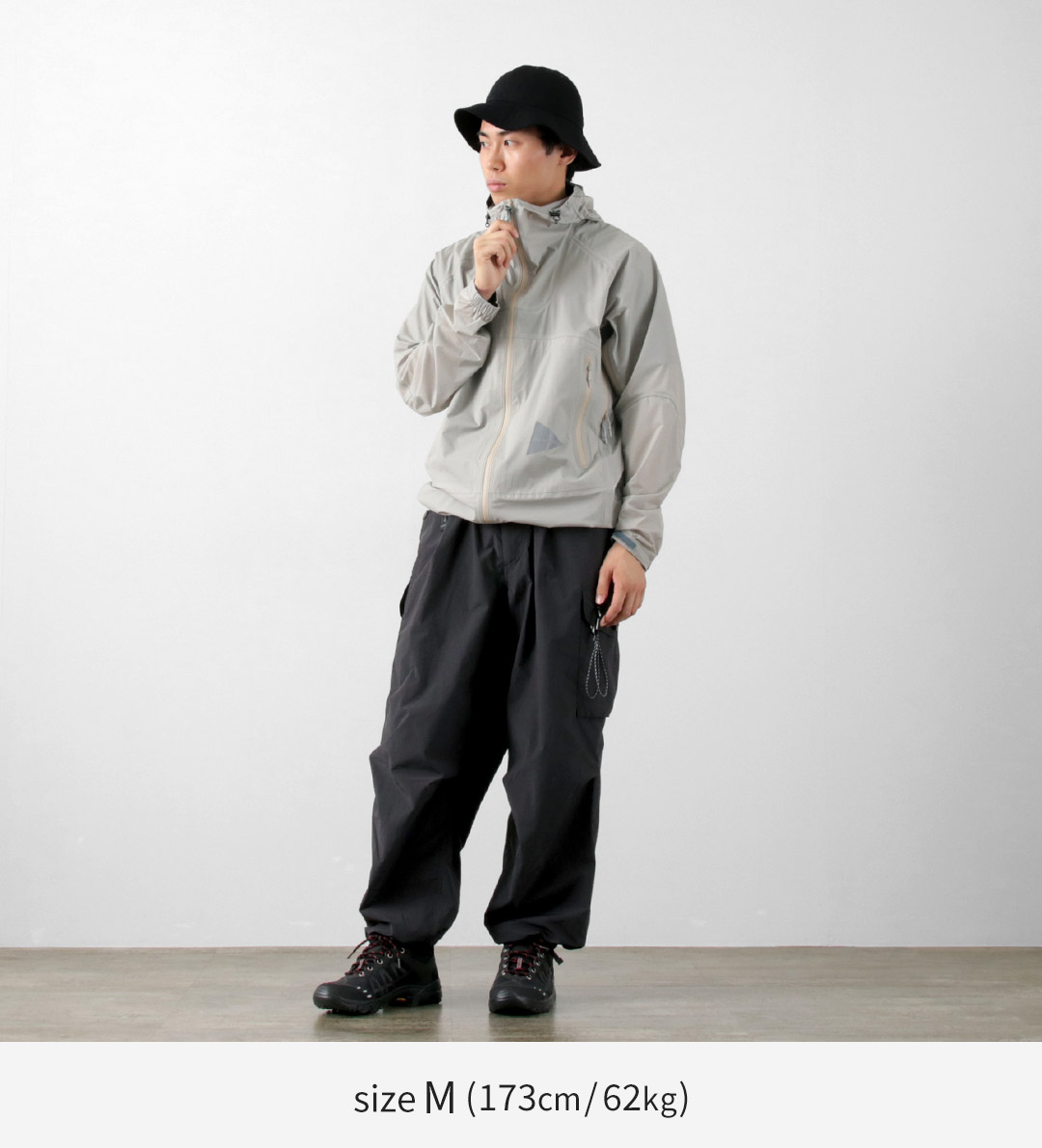 and wander（アンドワンダー） オーバーサイズ カーゴパンツ / メンズ