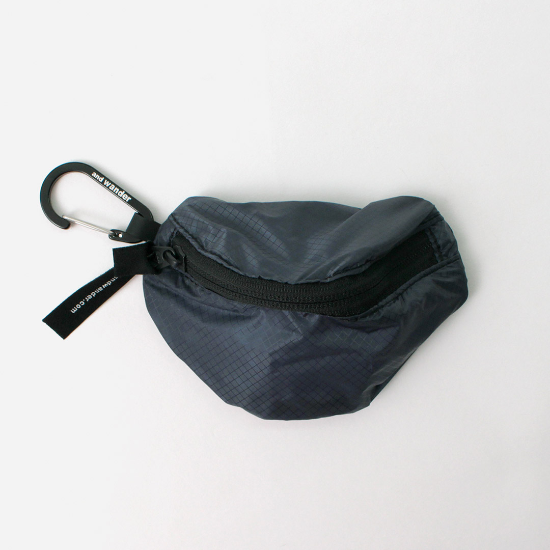 AND WANDER（アンドワンダー） シル ミニポーチ 撥水 / カラビナ 小物入れ | and wander | 02