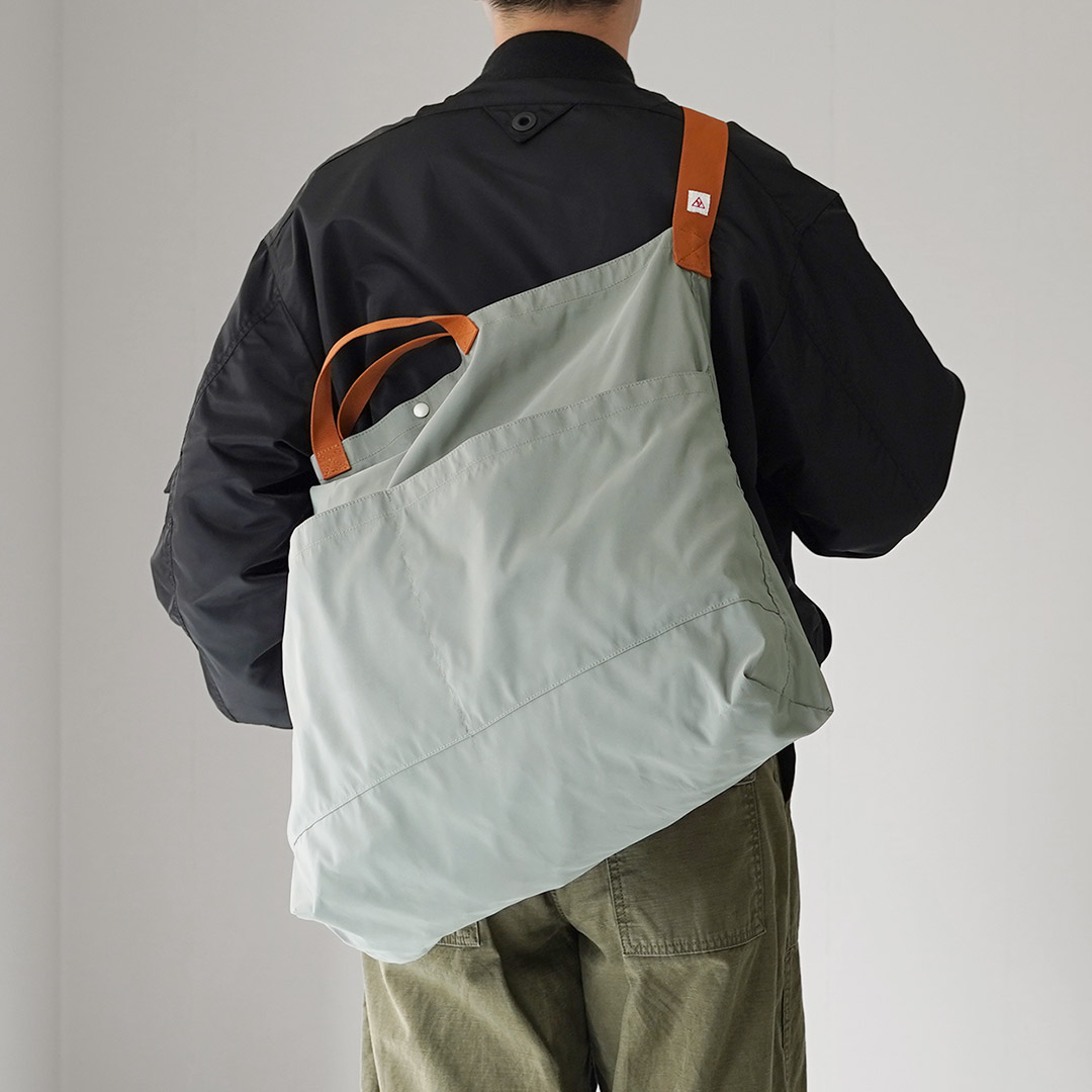 ILL ONE EIGHTY EIGHTY（イルワンエイティー） ユーティリティーバッグ