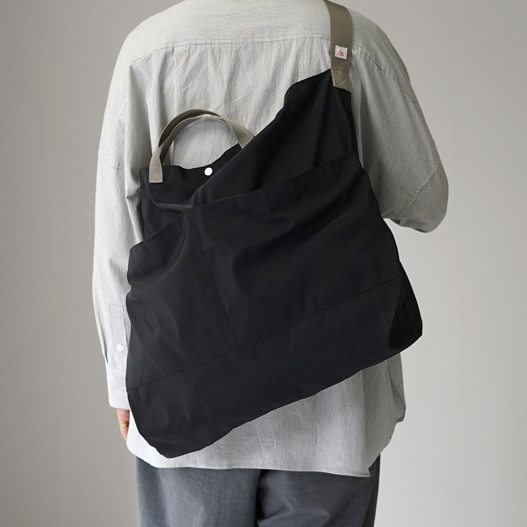 ILL ONE EIGHTY EIGHTY（イルワンエイティー） ユーティリティーバッグ