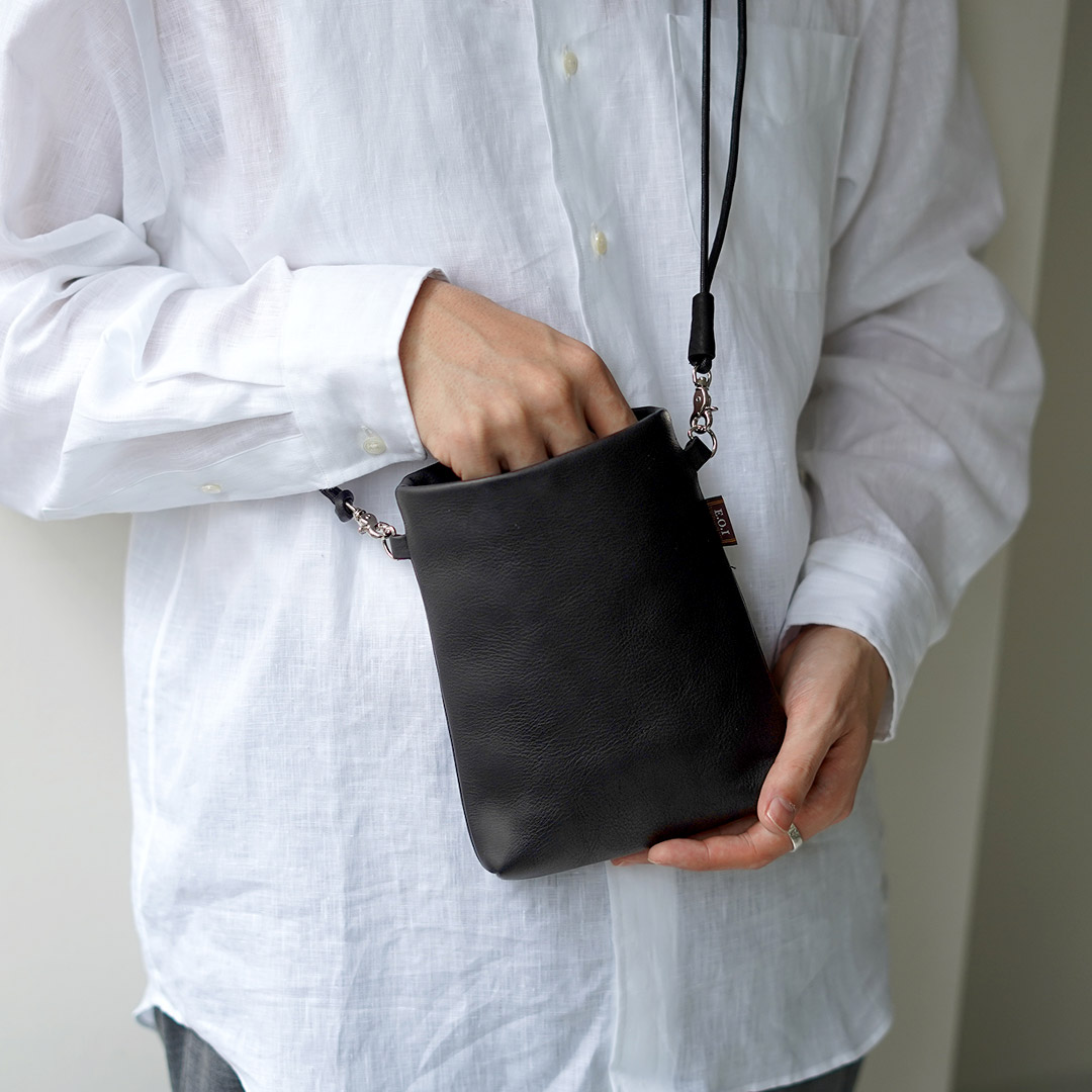 MR.OLIVE（ミスターオリーブ） タイニー サコッシュ インパーマレザー