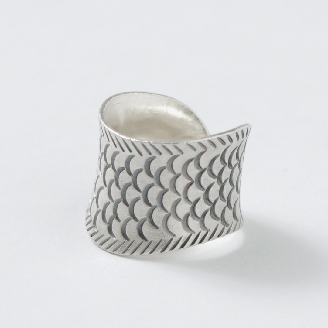 phaduA（パ・ドゥア） カレンシルバーリング フィッシュ / メンズ レディース ユニセックス 指輪 フリーサイズ アニマル 動物　魚 | ROCOCO | 01