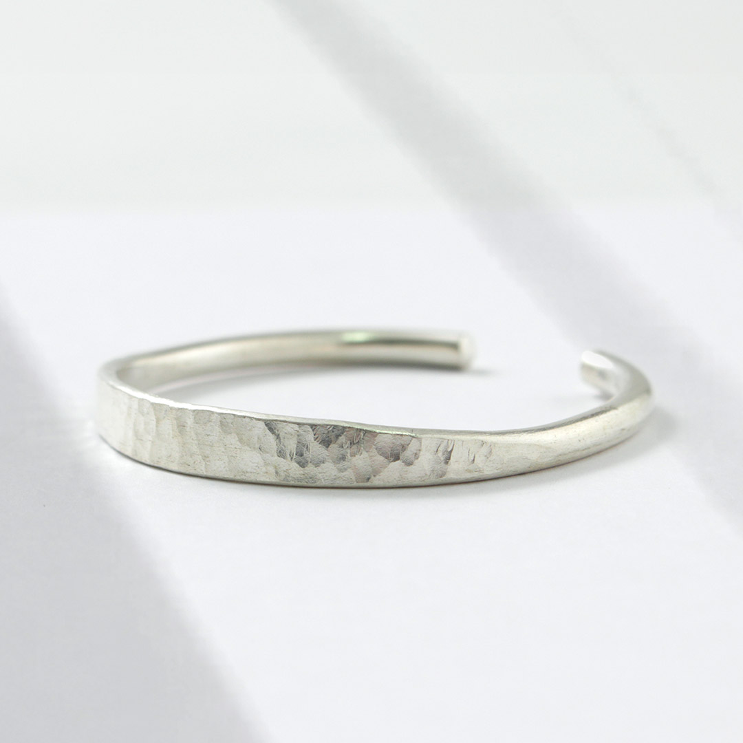 phaduA（パ・ドゥア） カレンシルバーバングル ハンマードアイズ 鎚目（つちめ） / メンズ レディース ブレスレット | ROCOCO | 01