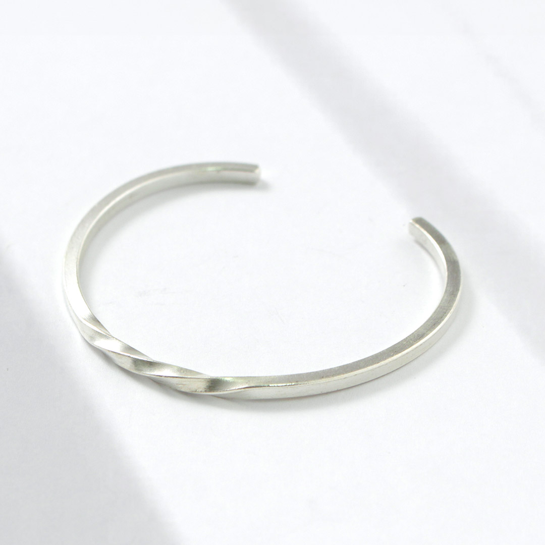 phaduA（パ・ドゥア） カレンシルバーバングル ツイスト / メンズ レディース ブレスレット ハンドメイド 重ね付け | ROCOCO | 01