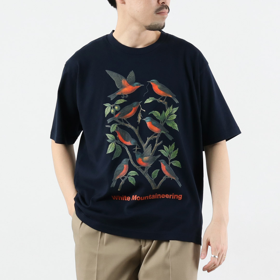 WHITE MOUNTAINEERING（ホワイトマウンテニアリング） ハミングバード Tシャツ 日本製 / メンズ 半袖 プリント | WHITE MOUNTAINEERING | 02