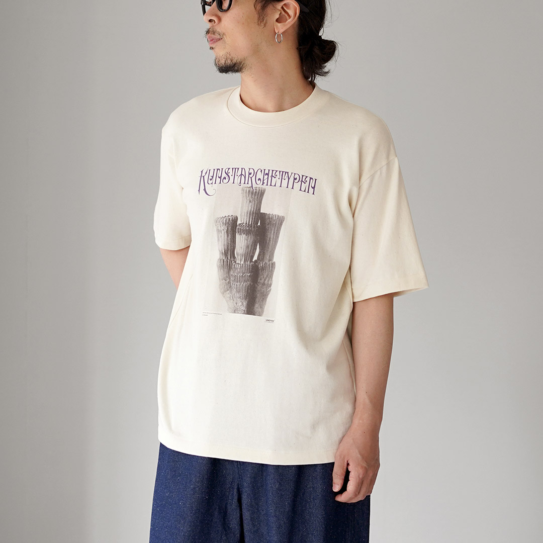 UNDYED（アンダイド） カール・ブロスフェルト プリントTシャツ 日本製 / メンズ 半袖 | UNDYED | 01