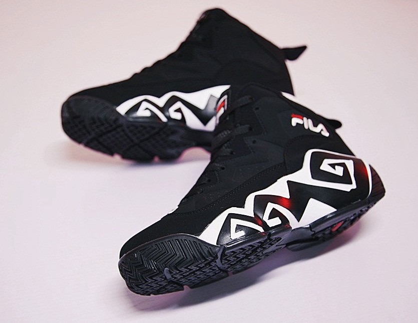 BEFIRST×FILA ブラック フーディ Mサイズ FILA（フィラ） FILA BE:FIRST着用 スニーカー レディース メンズ 黒