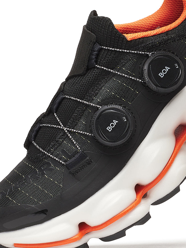 【新品未使用】MERRELL GORE-TEXスニーカー ブラック/オレンジ MERRELL（メレル） モアブ 3 ゴアテックス シンセティック ミッド MOAB