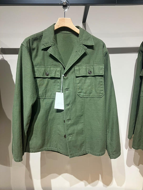 FAR EAST MANUFACTURINGオリーブ 新品同様　resolute RESOLUTE（リゾルト） FAR EAST MANUFACTURING シャツ
