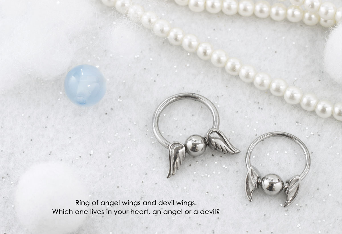 キャプティブビーズリングにつけた天使と悪魔の羽がチャーミング♪