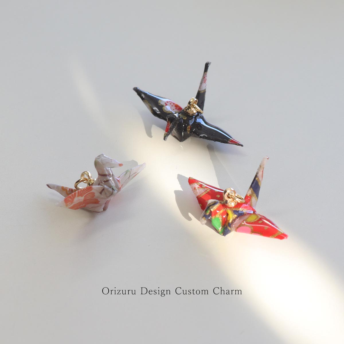 軟骨ピアス 軟骨用 耳たぶ用 お正月 和 和柄 日本 折り紙 鶴 動物 和風 迎春 新春 個性的 上品 綺麗 揺れる カスタム カスタマイズ チャーム パーツ アレンジ ギフト プレゼント