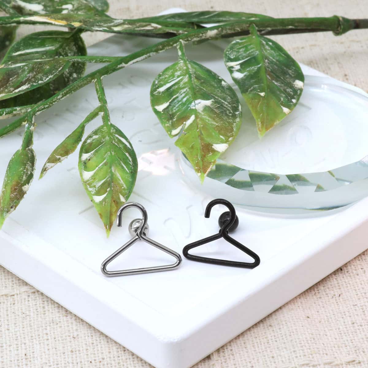 ROQUE（ロキ） ボディピアス 16G ハンガーモチーフ ストレートバーベル