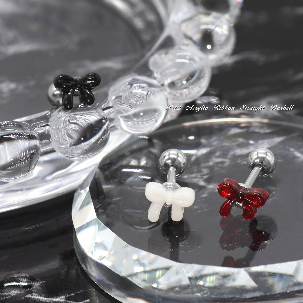 軟骨ピアス 軟骨用 耳たぶ リボン アクリル ミニ 小さめ 可愛い おしゃれ 流行 人気 レッド ホワイト ブラック 日常使い レディース 女性 プレゼント ギフト