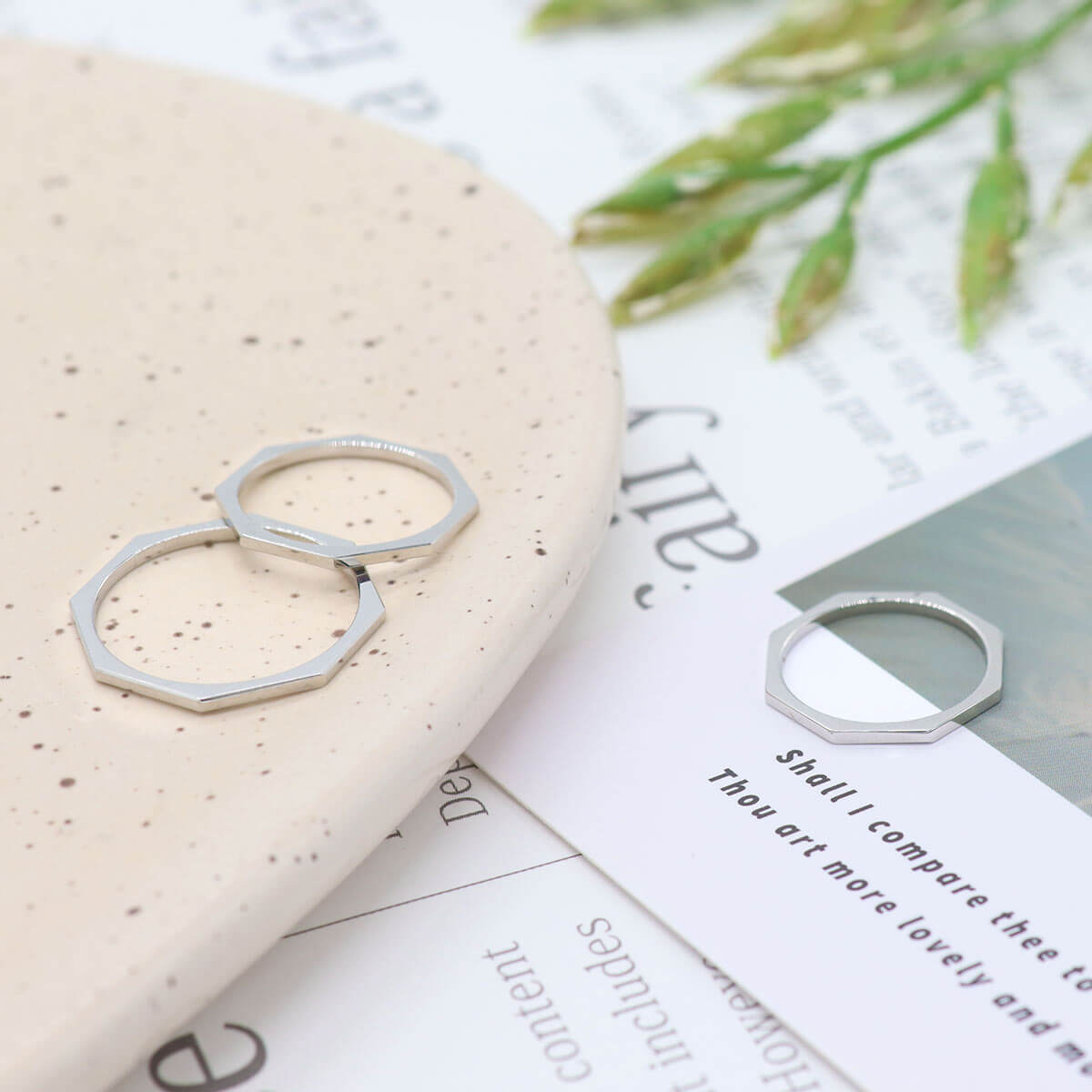 ゆびわ 指輪 シンプル 定番 レディース メンズ ペアリング ユニセックス 彼女 彼氏 八角形 個性的 華奢 細い プレゼント 誕生日 記念日 おしゃれ