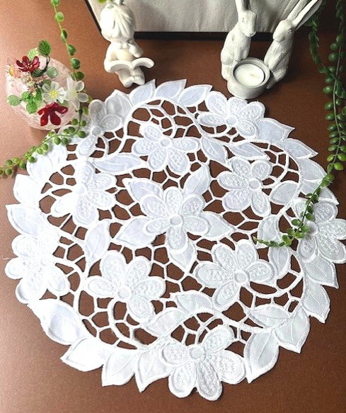 カサブランカ机 カサブランカ 40X85 cm カットワーク刺繍 テーブルセンター
