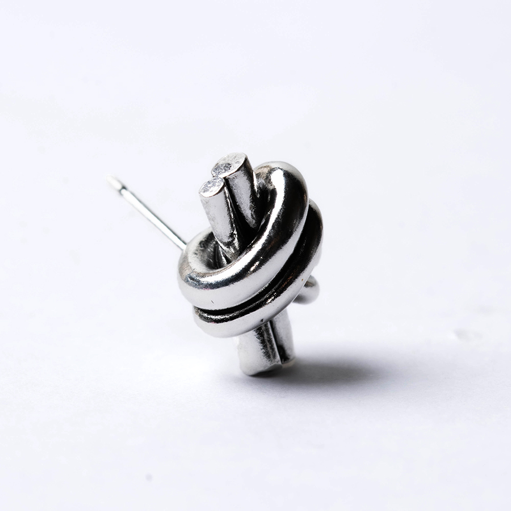 e.m. イーエム SILVER925シルバーノットピアス 専用♡イーエム e.m.
