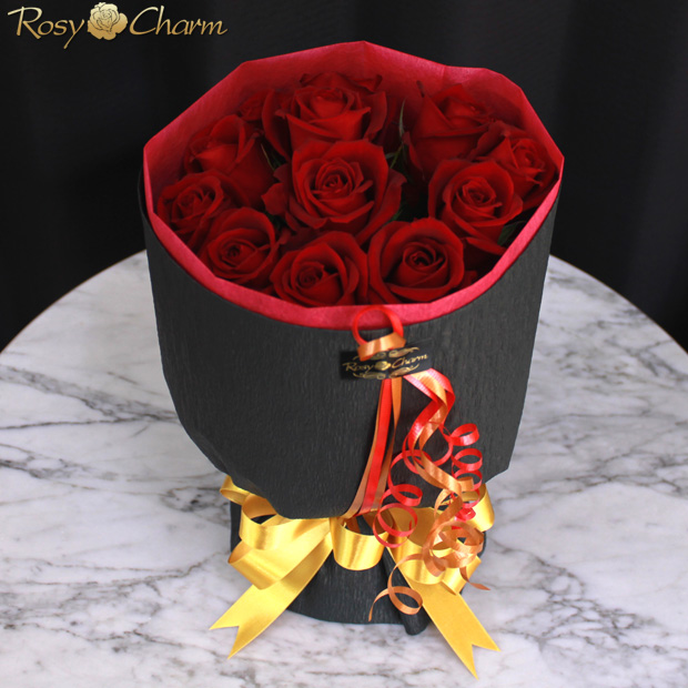 薔薇の花束｜ブラックラッピング・ゴールドリボン