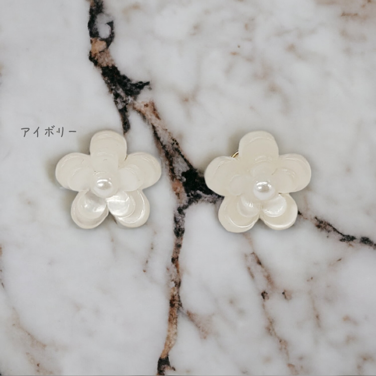 coussinet クシネ moa[モア]2way ホワイトフラワーピアス coussinet クシネ moa[モア]2way ホワイトフラワーピアス