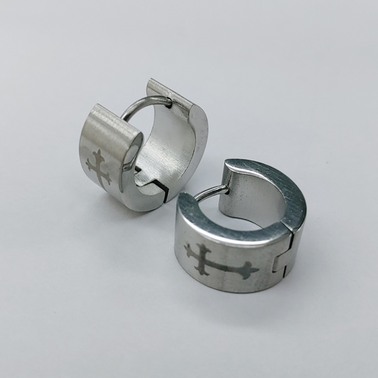 ピアス