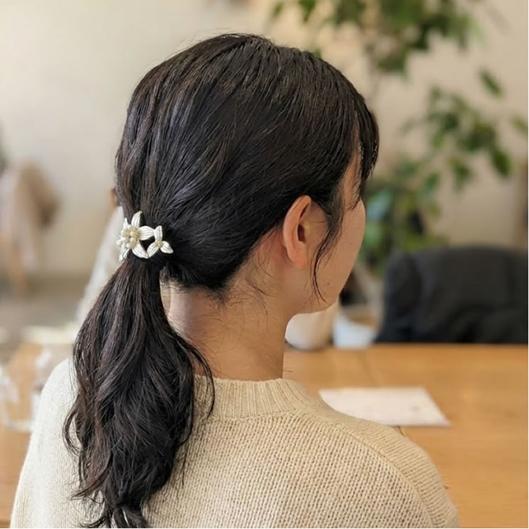 ポニーフック メタル フラワー パール 華やか 上品 シルバー