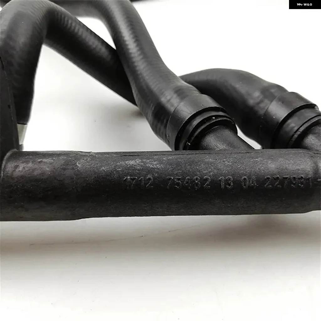 並行輸入品BMW E82E84E88E90E913 17127548222カーヒーターリターンサーモスタットホースが3取り付けられての画像
