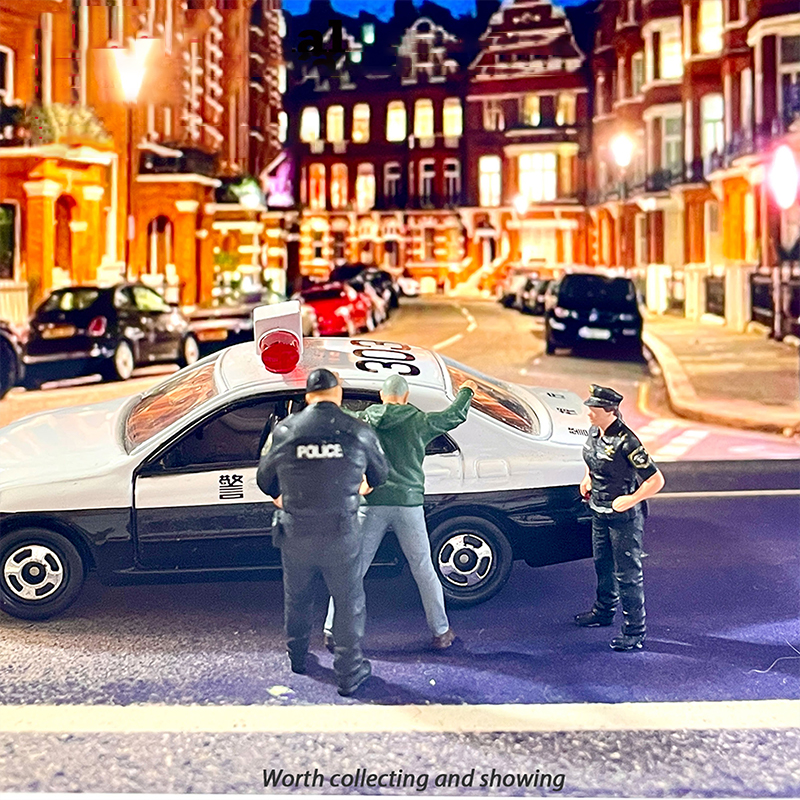 大人気！ミニチュアフィギュア 1:64スケール 容疑者と警察官 3個セット