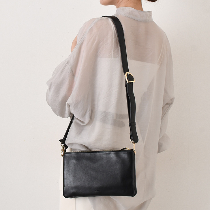 ☆フェイクレザー ロゴショルダーバッグ ポシェット REAL STYLE(ファッション) お財布ショルダーバッグ レディース