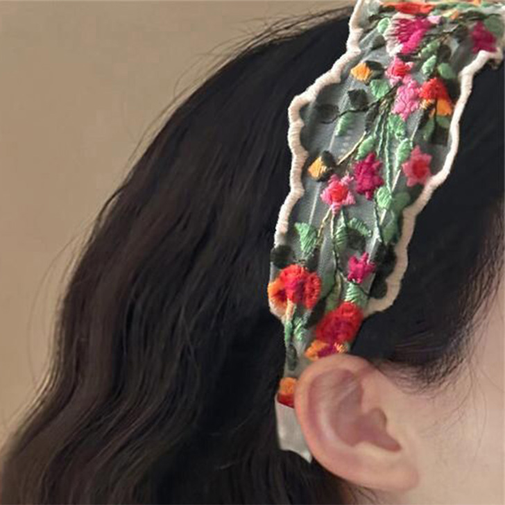 arro　刺繍カチューシャ　ヘアバンド　ヘッドドレス　ハンドメイド arro 刺繍カチューシャ ヘアバンド ヘッドドレス ハンドメイド