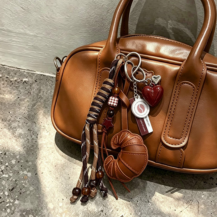 REAL STYLE バッグチャーム パン ハート キーホルダー ストラップ