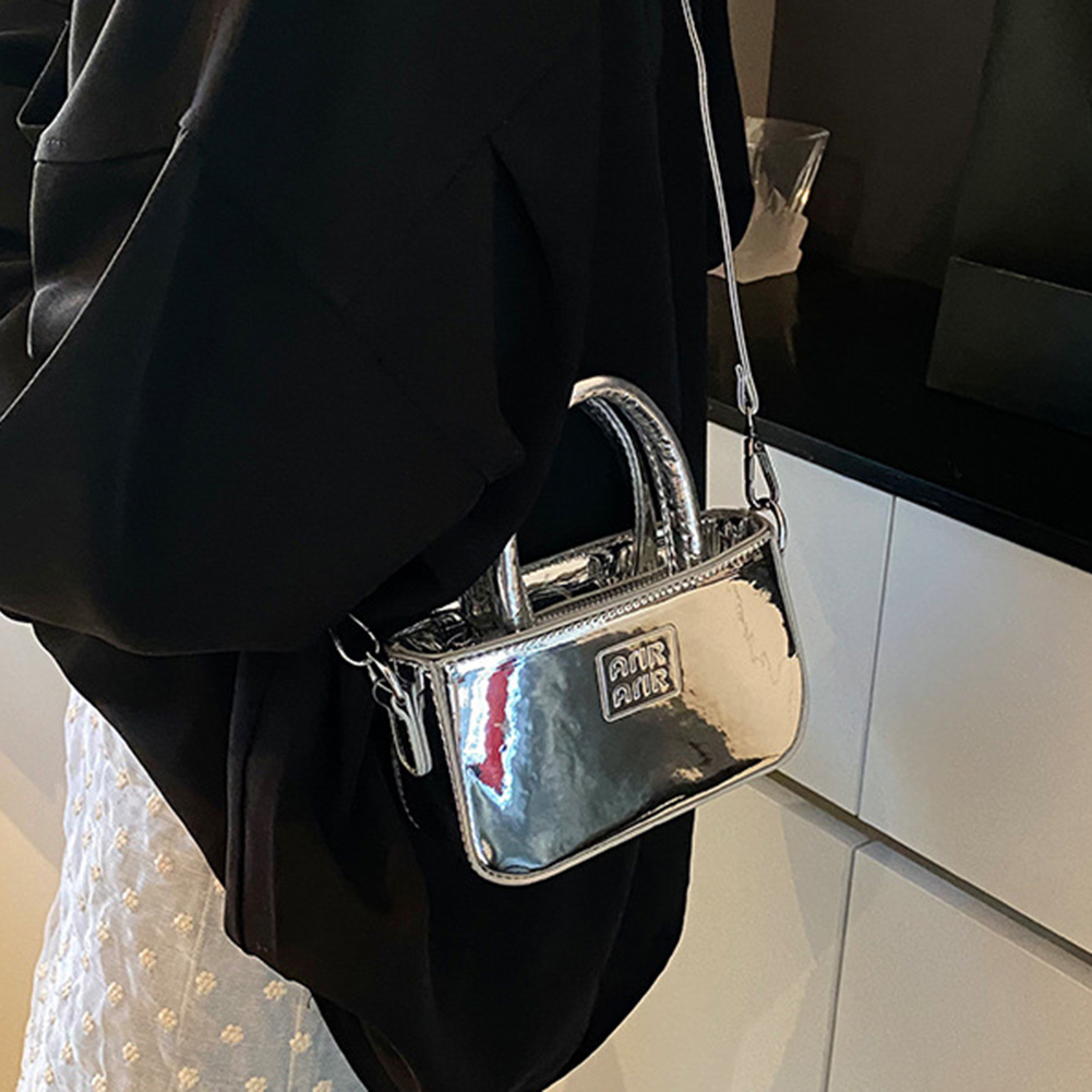 関税込【 】フェイクレザーシルバーショルダーバッグ ショルダーバッグ フェイクレザー シルバー ハンドメイド - メルカリ