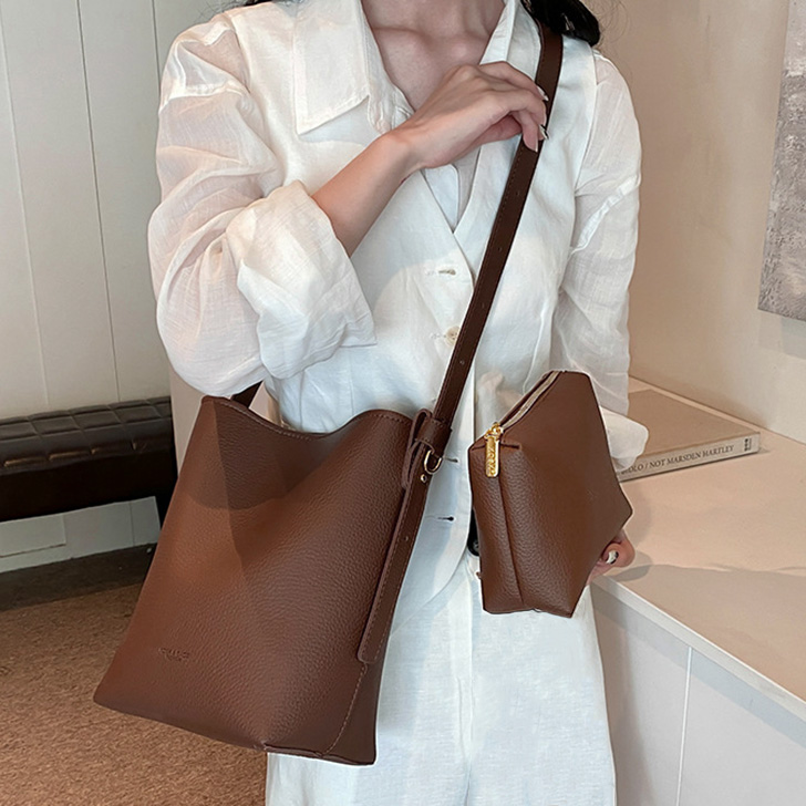 美品 ブリー リュック ホーボー レザー 2WAY ワンショルダーバッグ 肩掛け 本革 ブラウン 茶色 A4 レディース EEM DS24-4 BREE - 美品 ブリー リュック ホーボー レザー 2WAY ワンショルダー