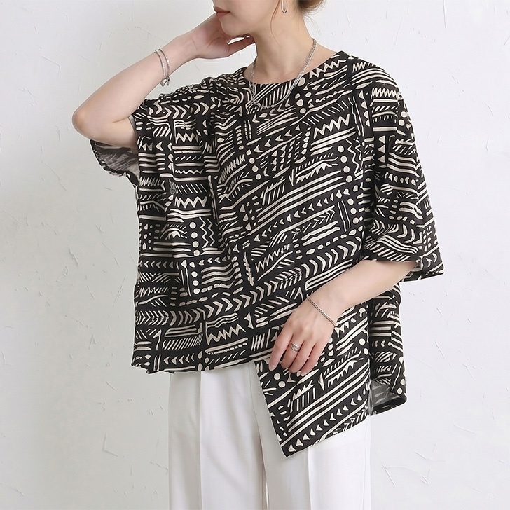 美品　45R レーヨン100% 半袖カットソー　幾何学模様 REAL STYLE 接触冷感 Tシャツ トップス カットソー ドルマン 柄物 幾何